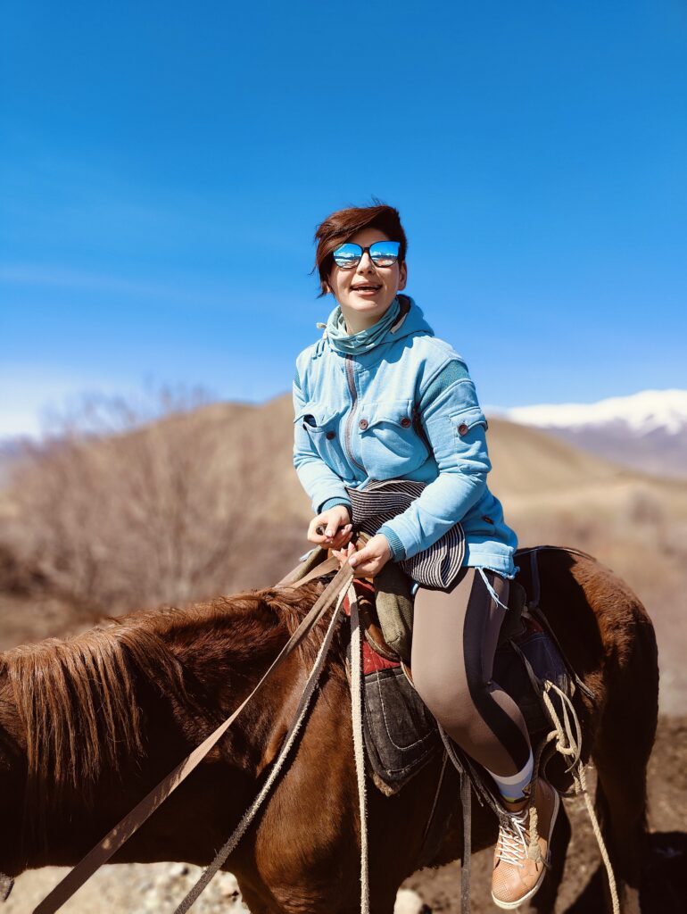 Kel Suu horse riding